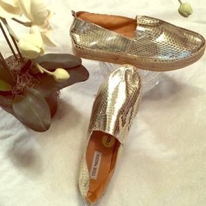 Gold metallic espadrilles. Light and comfy